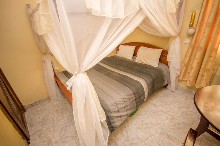 Room 6 of 38
