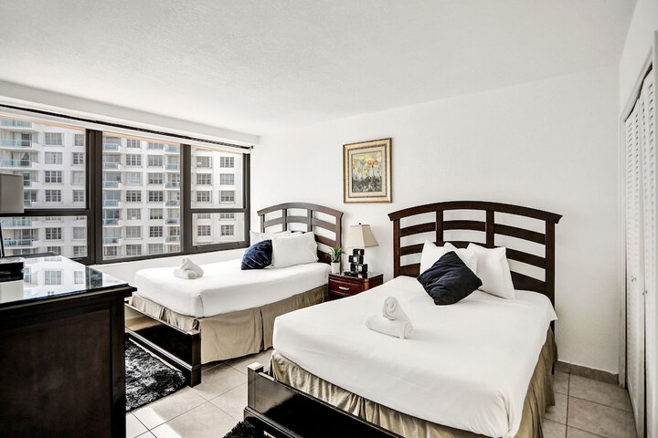 Room 43 of 723