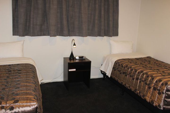 Room 6 of 28