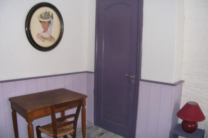 Room 13 of 18