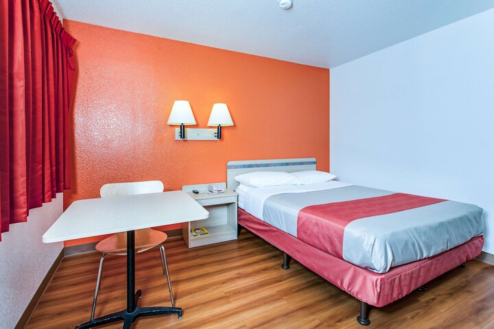 1 Queen Bed (11 of 11)