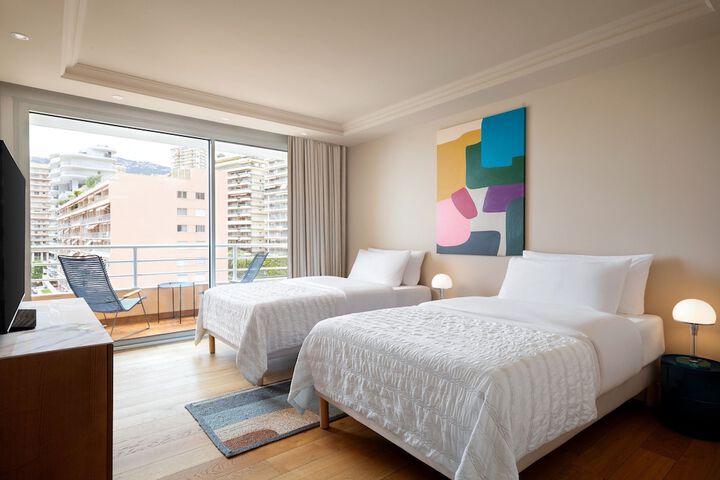 Room 42 of 212