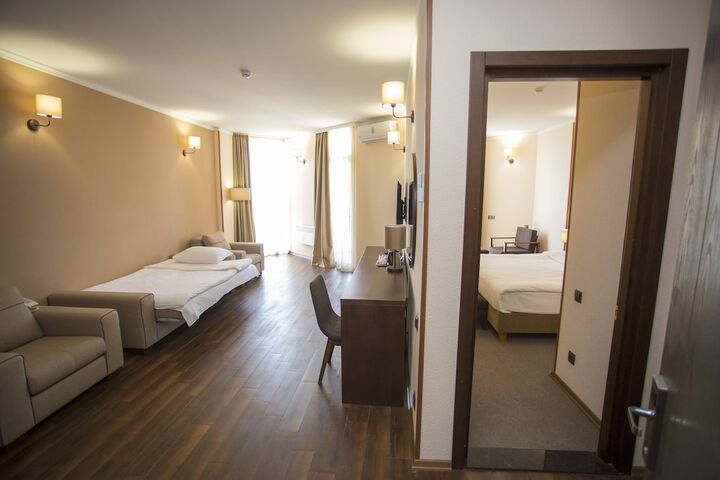 Room 52 of 104