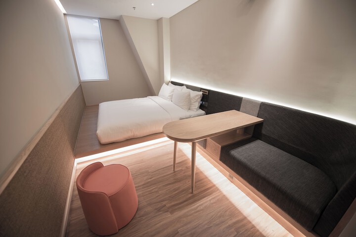 Room 5 of 13