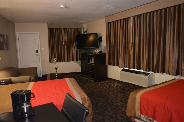 1 Queen Bed (23 of 23)
