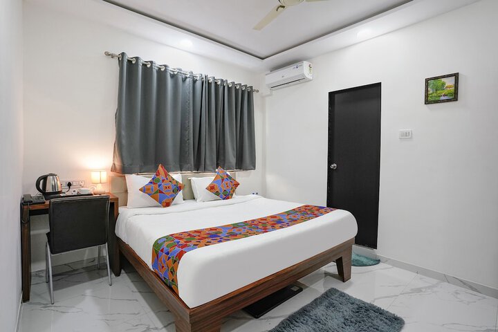 Room 11 of 28