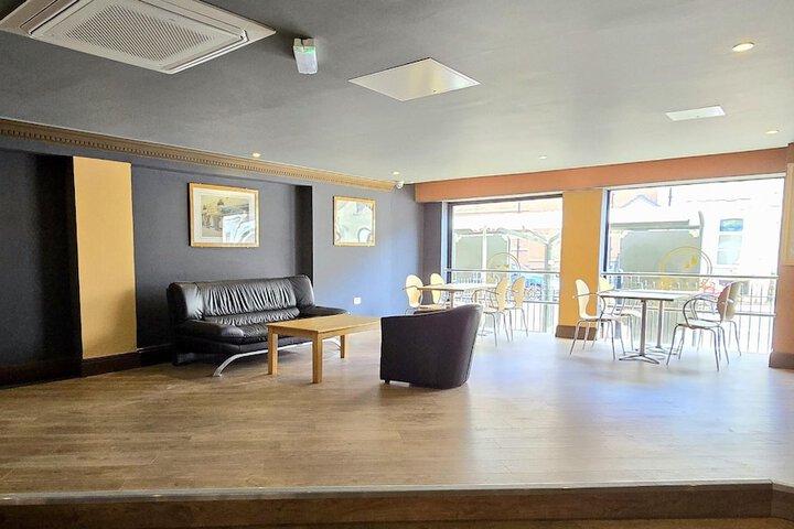 Lounge 64 of 69