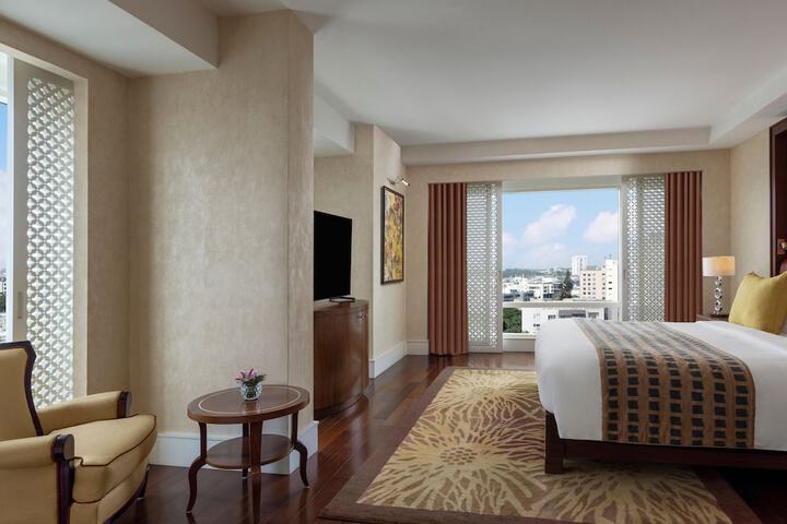 Room 35 of 128