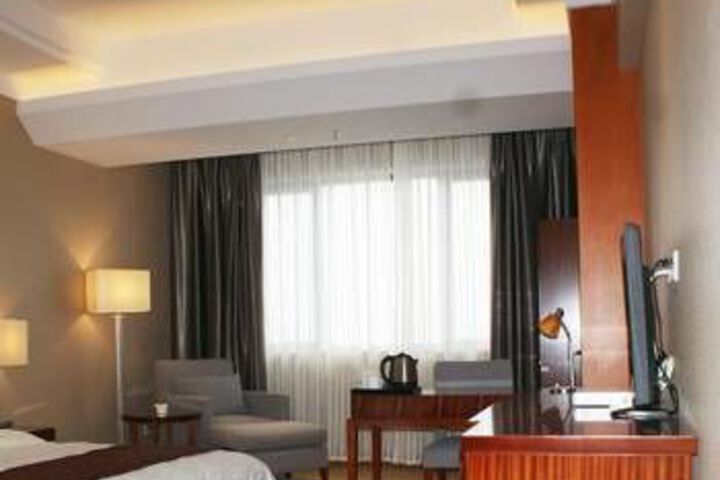 Room 10 of 19