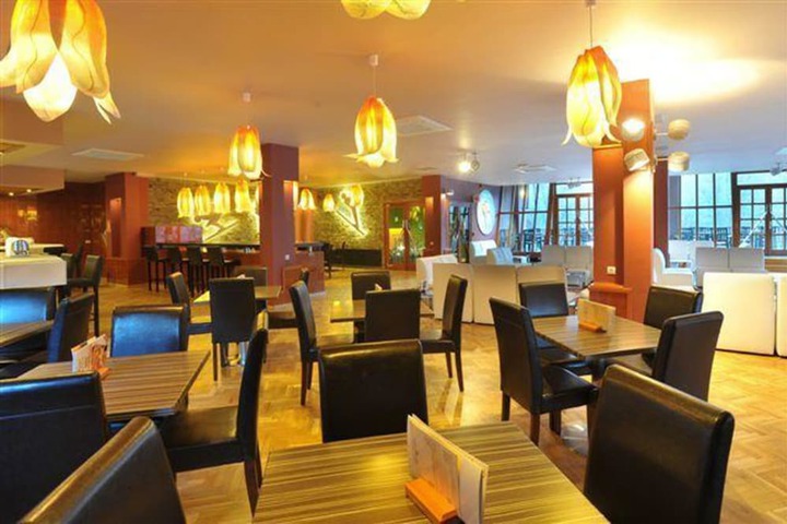 Lounge 85 of 128