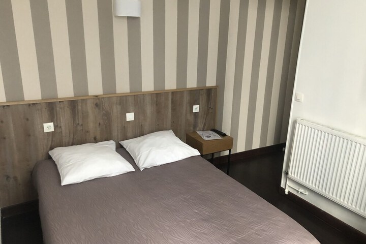 Room 8 of 42
