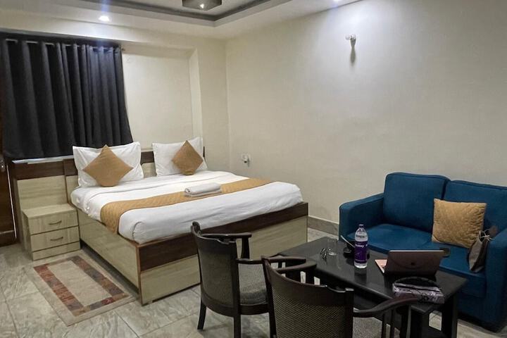 Room 2 of 8