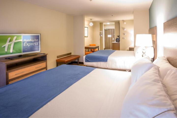 2 Queen Beds (3 of 12)