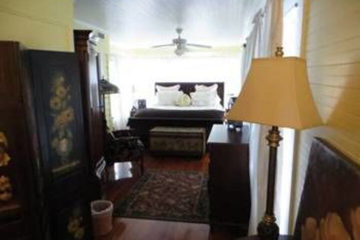 Room 10 of 33