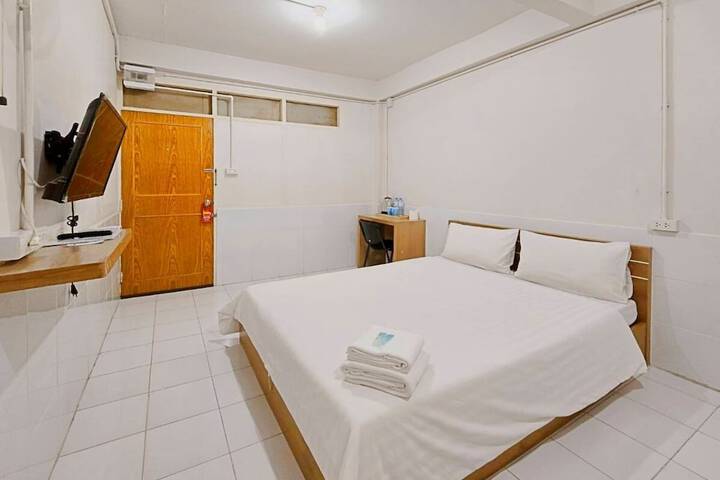 Room 5 of 12