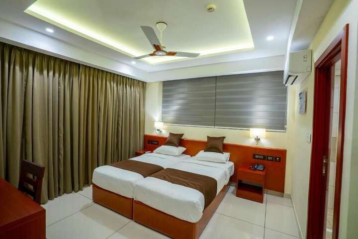 Room 4 of 10