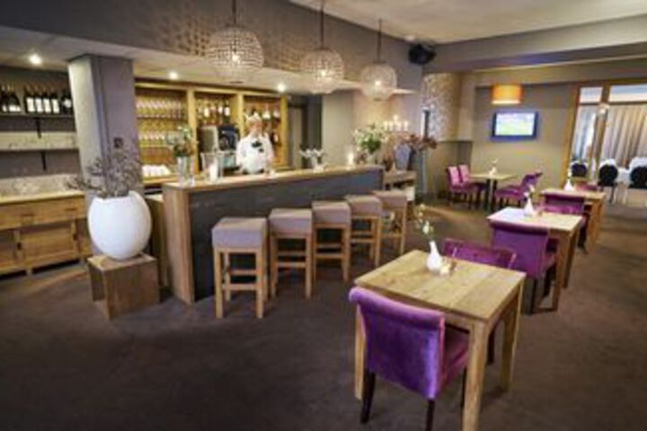 Lounge 45 of 60