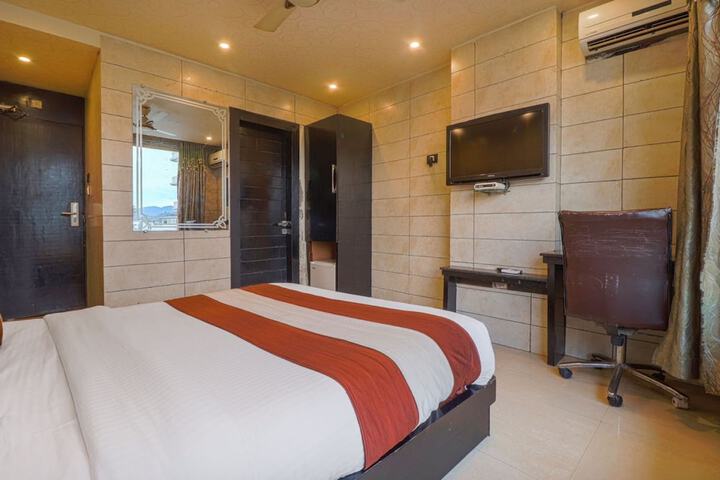 Room 8 of 16