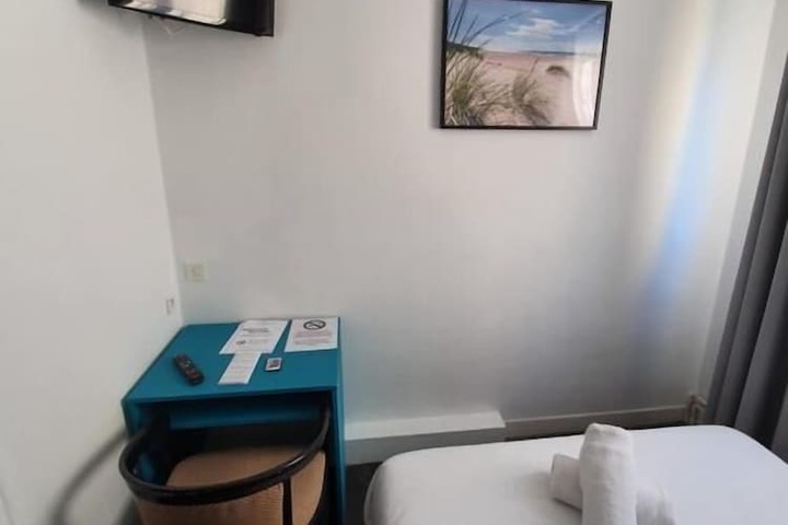 Room 6 of 38