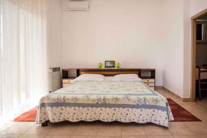 Room 3 of 16