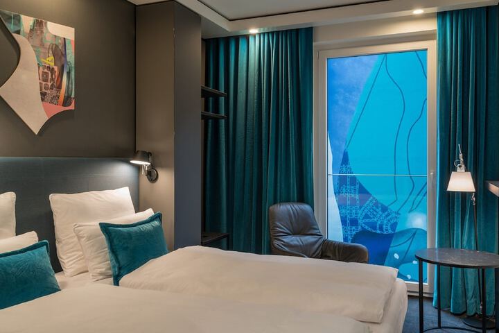 Room 8 of 28
