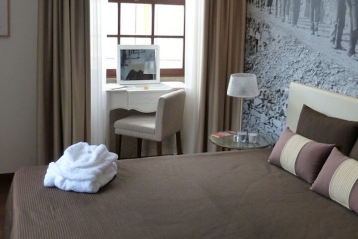 Room 4 of 63