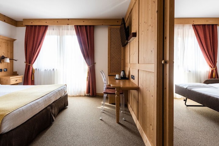 Room 52 of 97