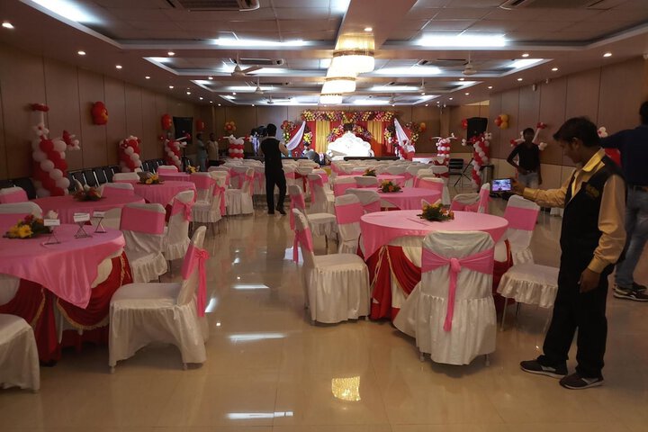 Ballroom/Hall 35 of 44
