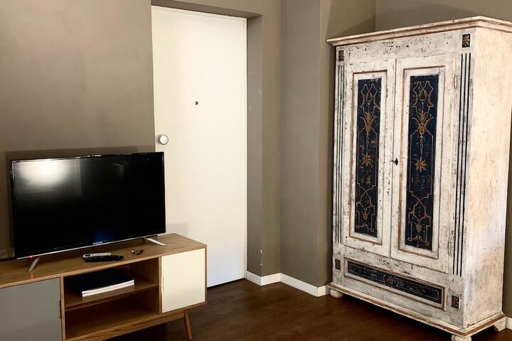 Room 2 of 8