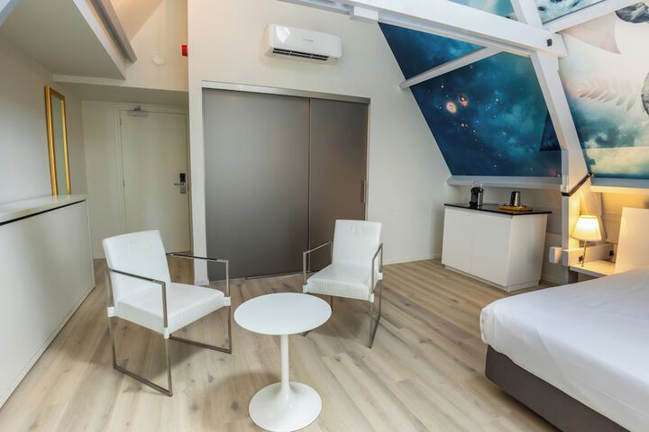 Room 12 of 29