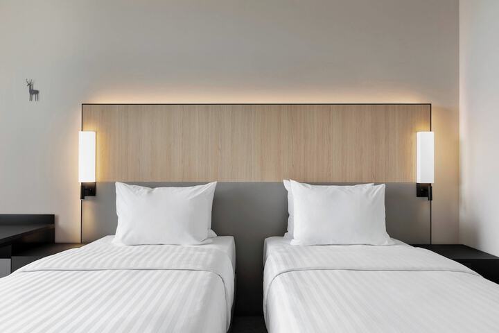 Room 9 of 39