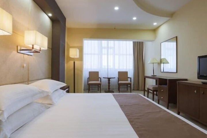 Room 32 of 74