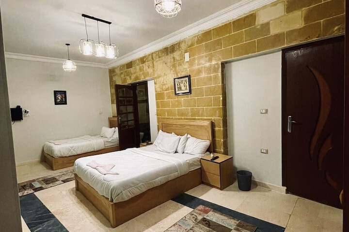 Room 6 of 37