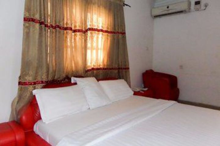 Room 7 of 19