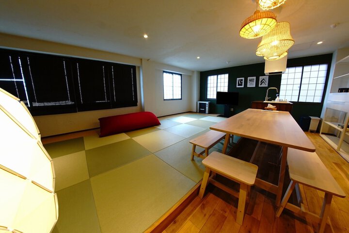 Room 4 of 27