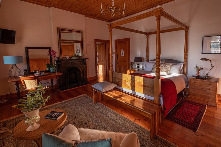 Room 6 of 75