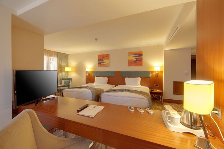 Room 8 of 37