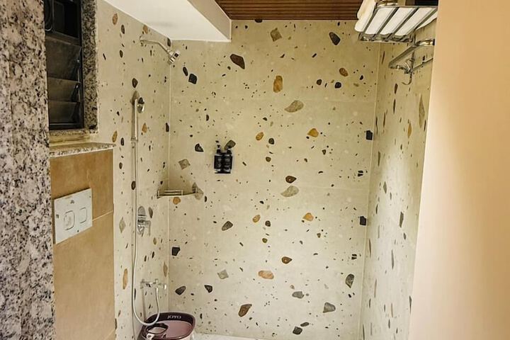 Room 16 of 27