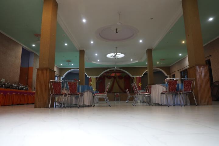 Dining 33 of 43