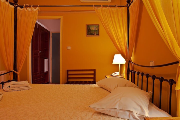 Room 11 of 22