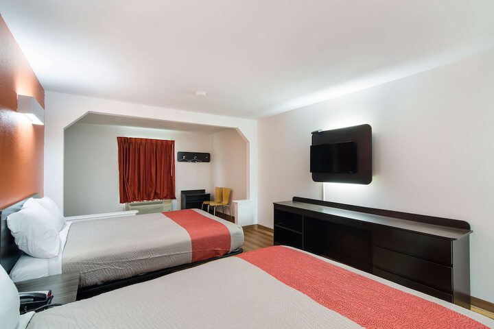 Room 21 of 32