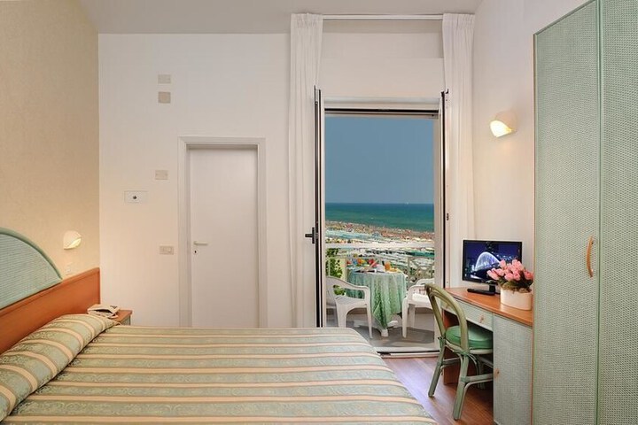 Room 2 of 29