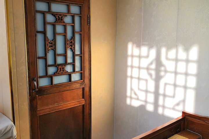 Room 8 of 30