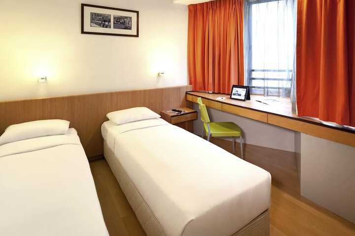 Room 25 of 81