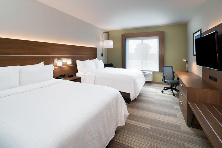Standard 2 Queen Beds Accessible (3 of 8)
