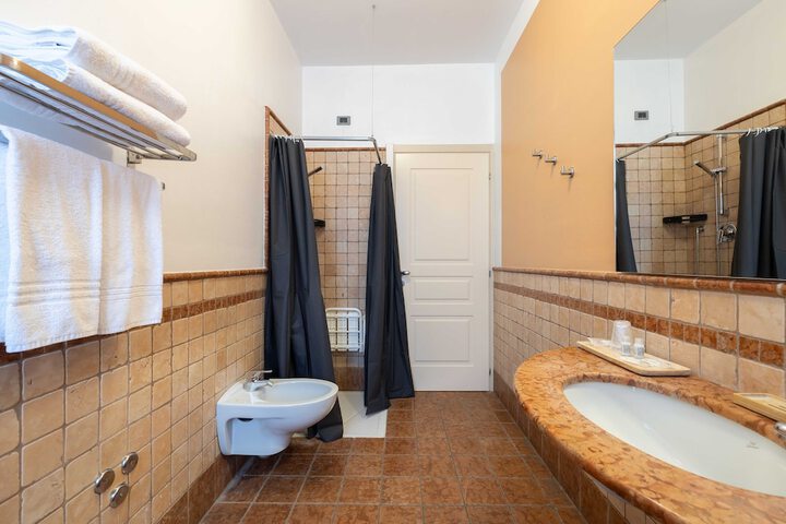 Room 77 of 104