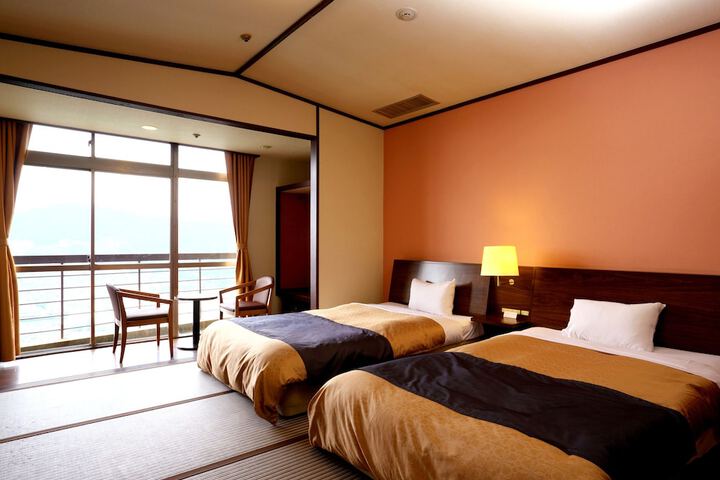 Room 6 of 27
