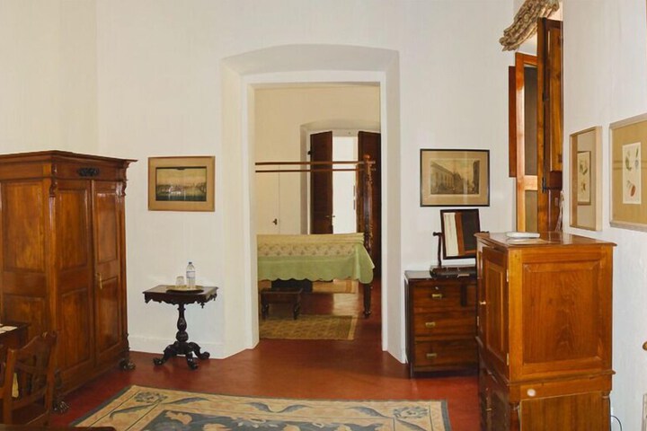 Room 7 of 18