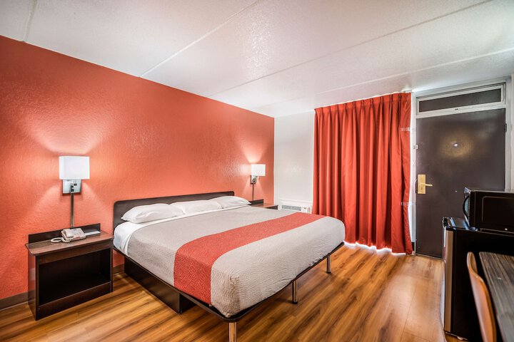 1 King Bed (13 of 14)