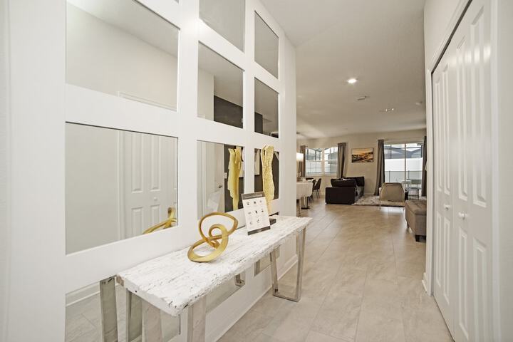 Room 2 of 53